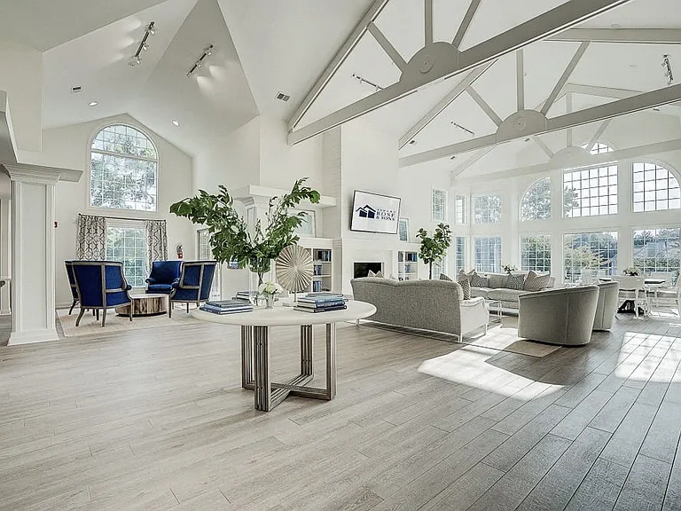 Sunscape Apartments — Photo 40