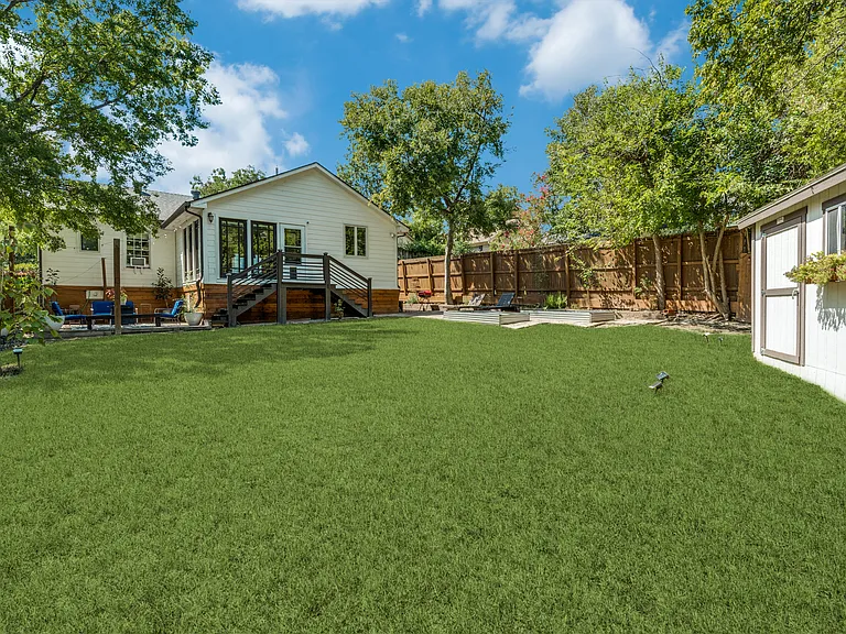 1106 Tenison Memorial Rd — Photo 15