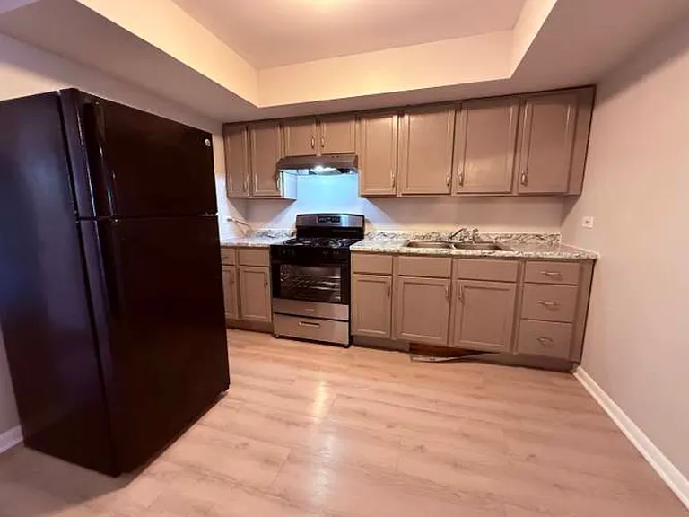 1119 E Algonquin Rd #2 — Photo 9