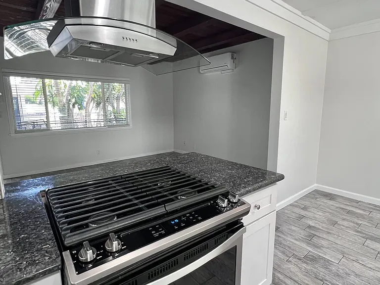 1325 Manhattan Beach Blvd #H — Photo 10