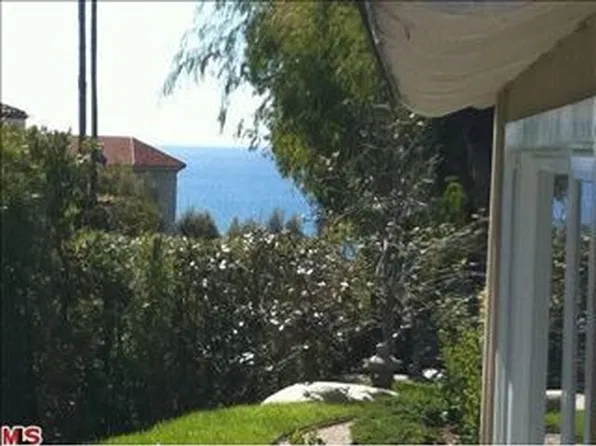 17951 Tramonto Dr, Pacific Palisades, CA 90272