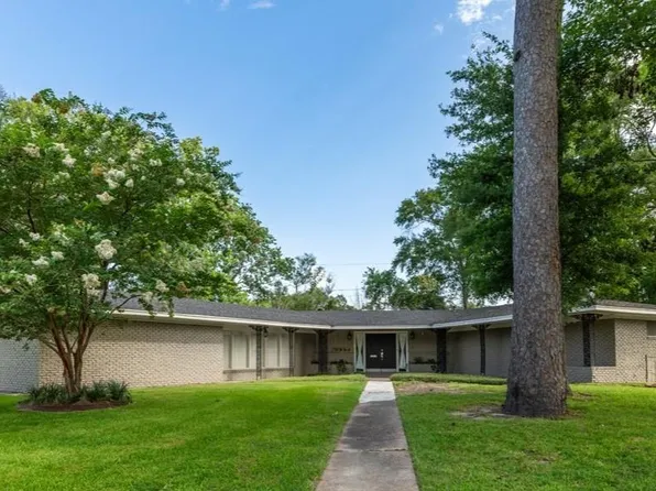 5990 N Circuit Dr, Beaumont, TX 77706