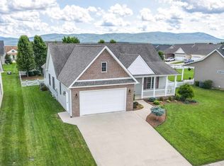 24 Old Oak Dr, Stuarts Draft, VA 24477