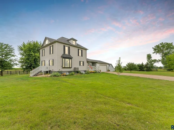 27689 477th Ave, Harrisburg, SD 57032