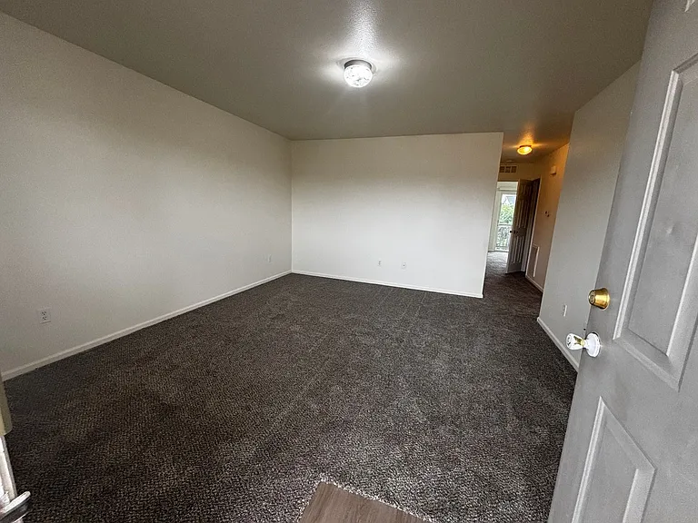 PM 280 - 639 W. 2nd Street — Photo 7