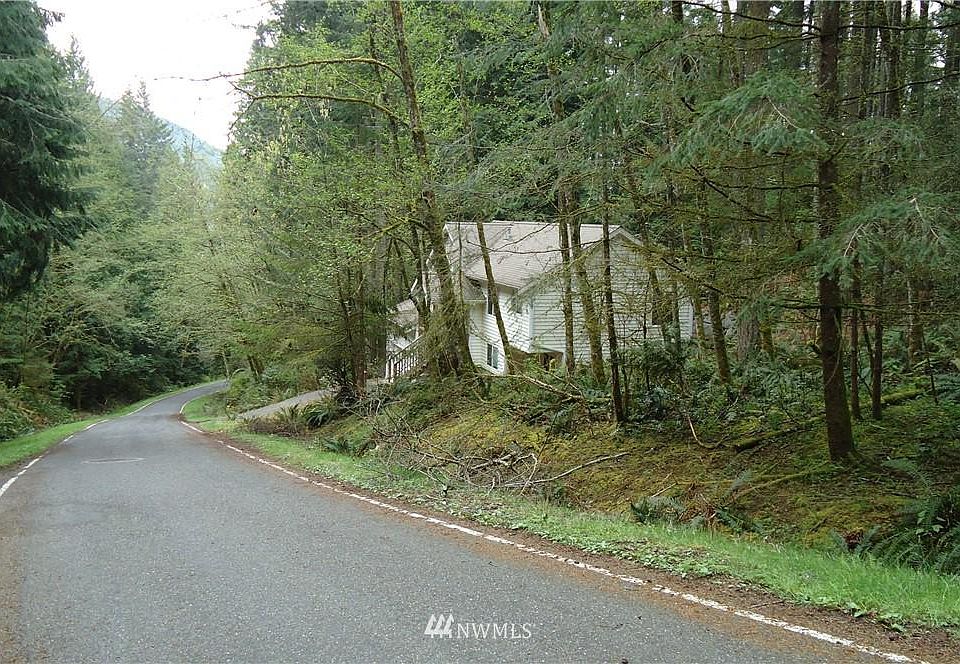2nd image of 6 Loganberry Ln