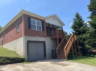 303 Woodlawn Dr, Rossville, GA 30741