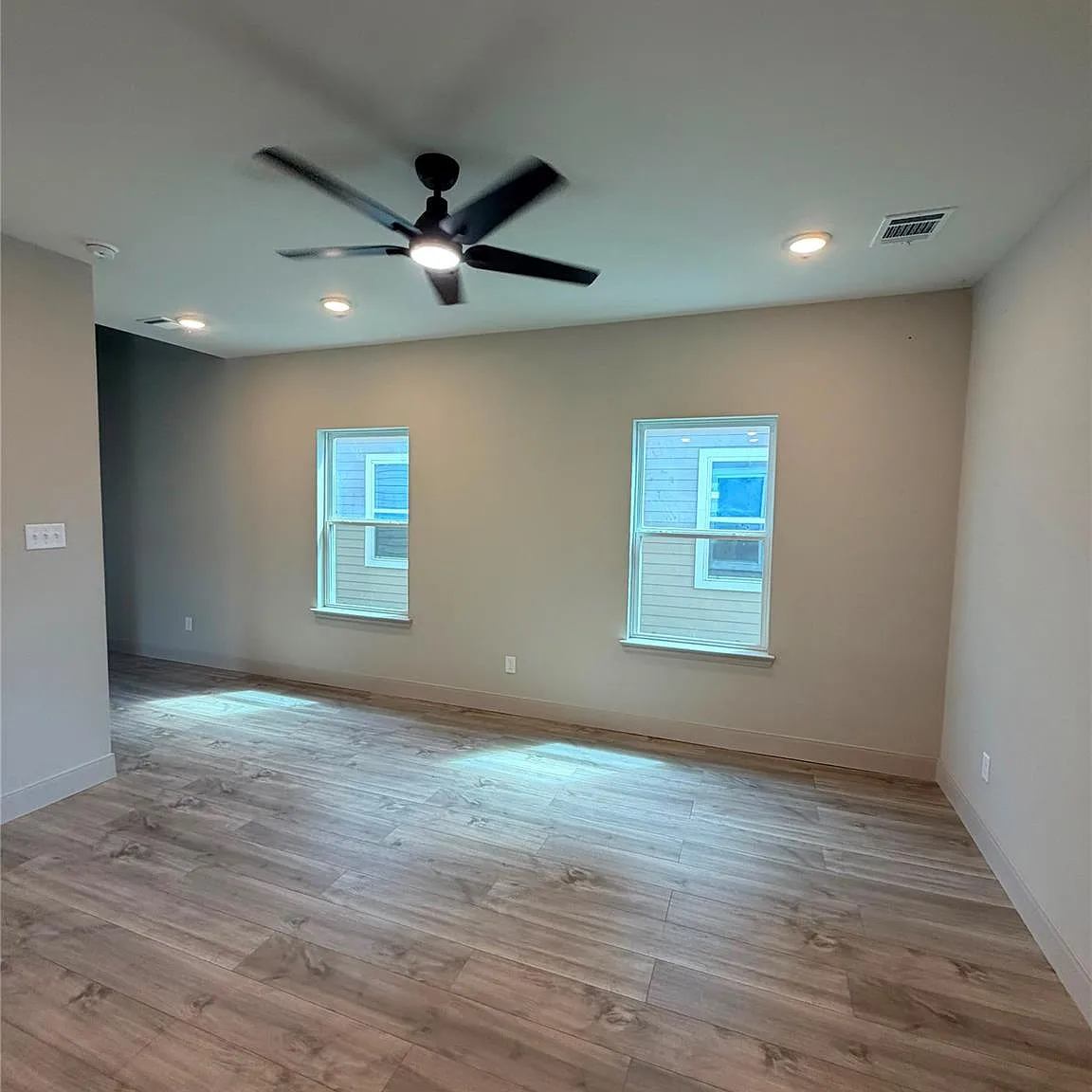 3 bed, 2.5 bath, 1724 sqft, $1,950 — Photo 4