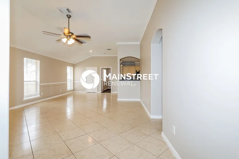 Building Photo - 16811 Creek Trl