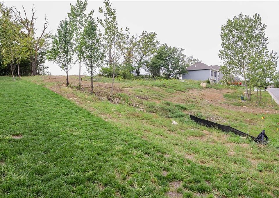 2nd image of 301 Deer Dr