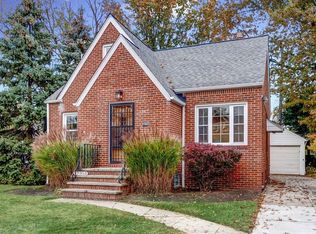 17313 Tarrymore Rd, Cleveland, OH 44119