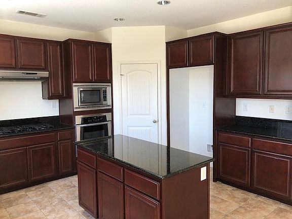 5th image of 26253 Emily Pl