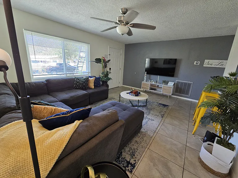 1430 Parkview Ln — Photo 5