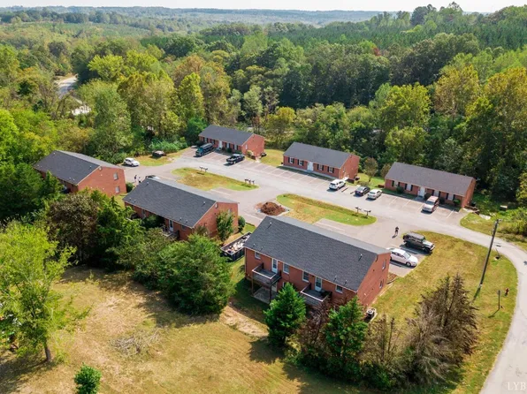 101 Daniel St #106, Brookneal, VA 24528