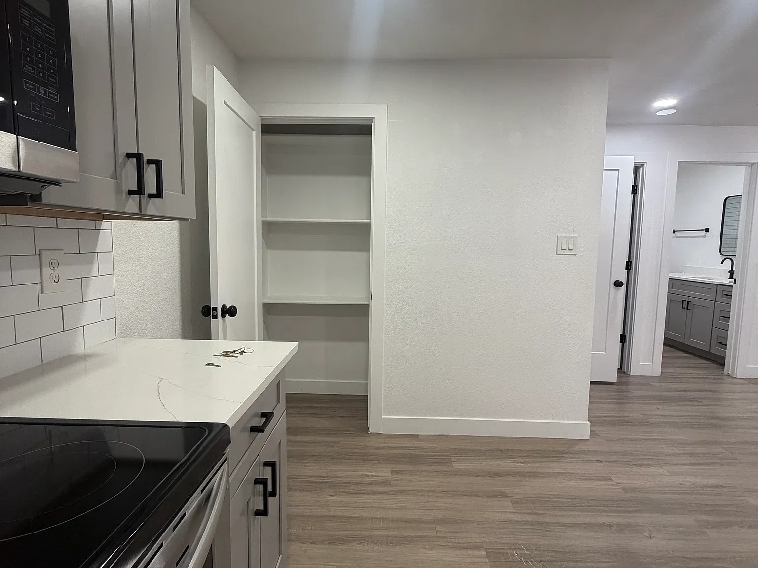 2 bed, 850 sqft, $1,450 — Photo 2