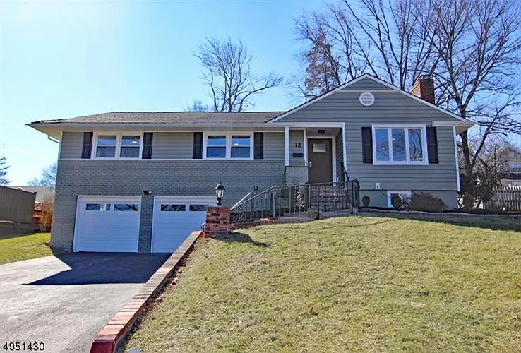 12 Crest Ln photo 1