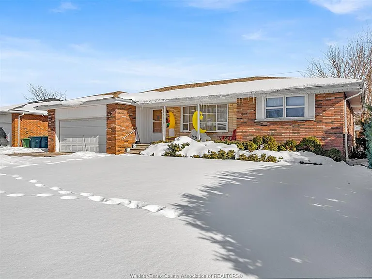 2450 McKay Ave — Photo 3
