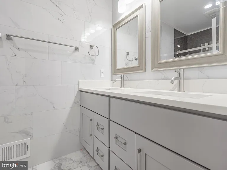 14204 Woodcrest Dr — Photo 25