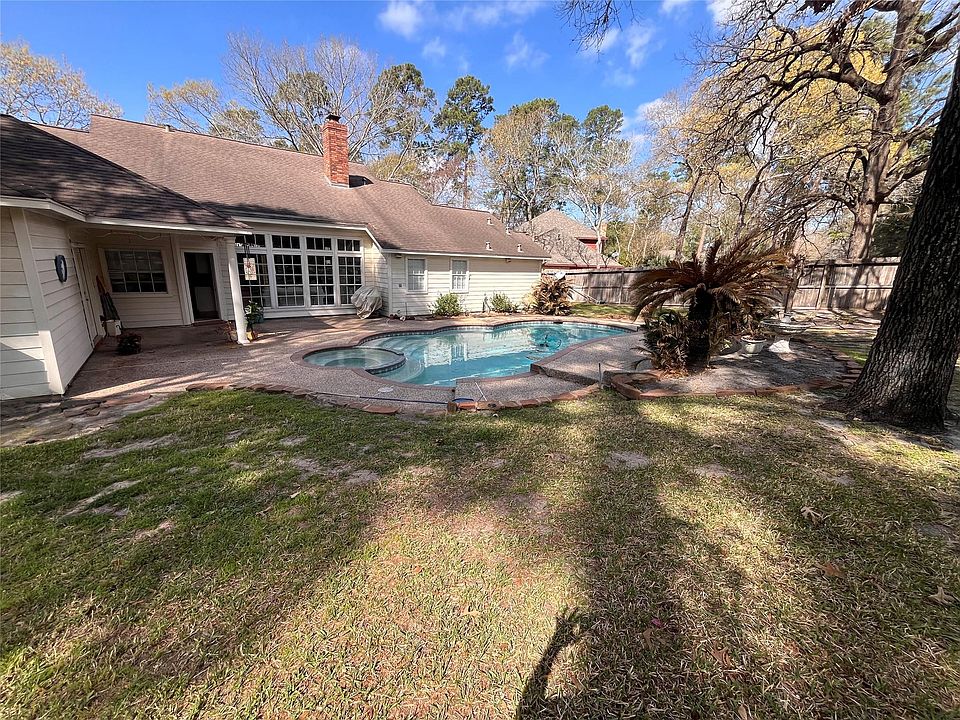 1st image of 4 Hartwick Ct