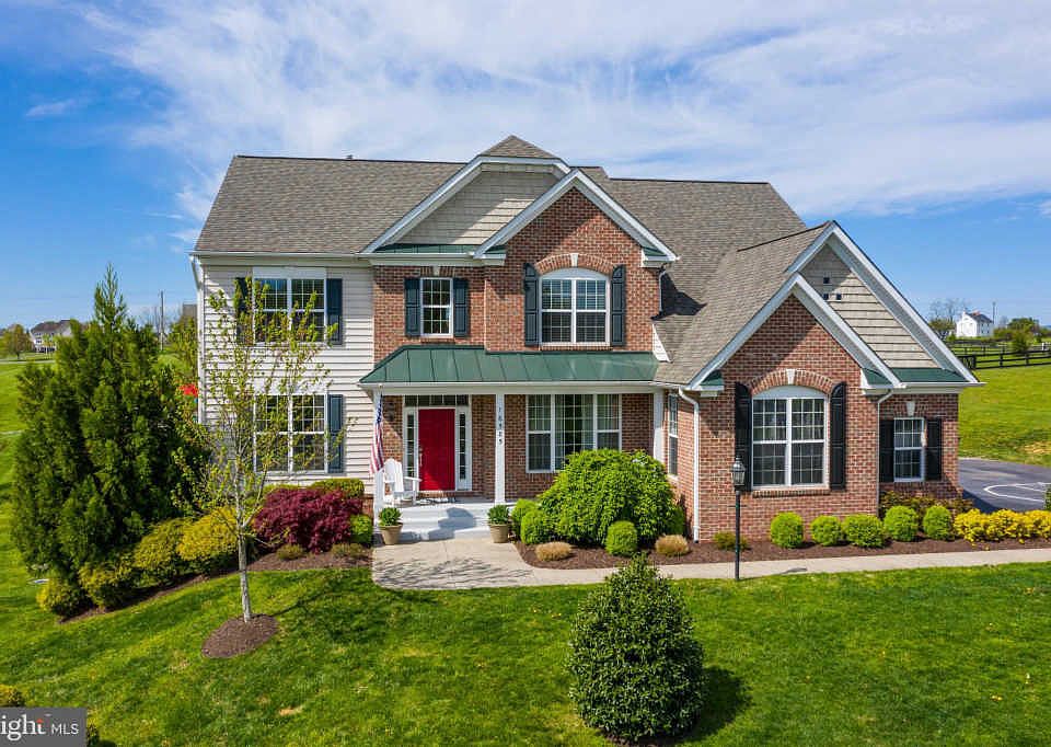 1st image of 16585 Swanbourne Dr