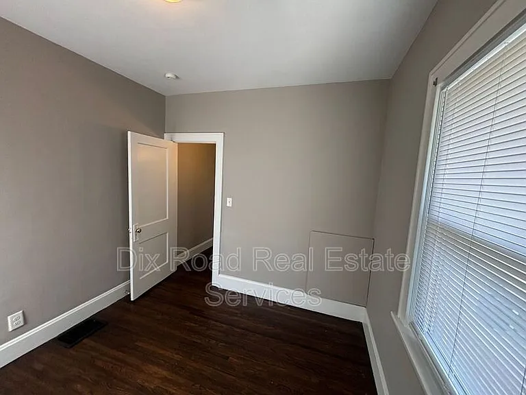 3701 Iona Ave — Photo 18