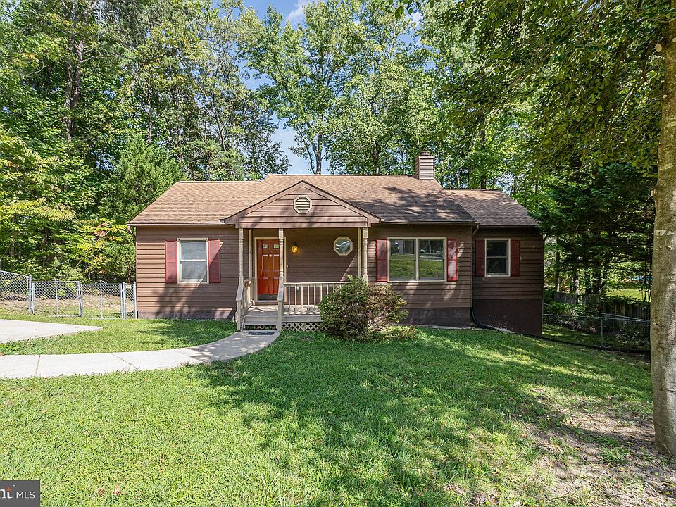 1st image of 4 Cherry Laurel Dr