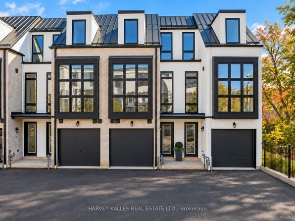 138 East St #3, Oakville, ON L6L 3K3