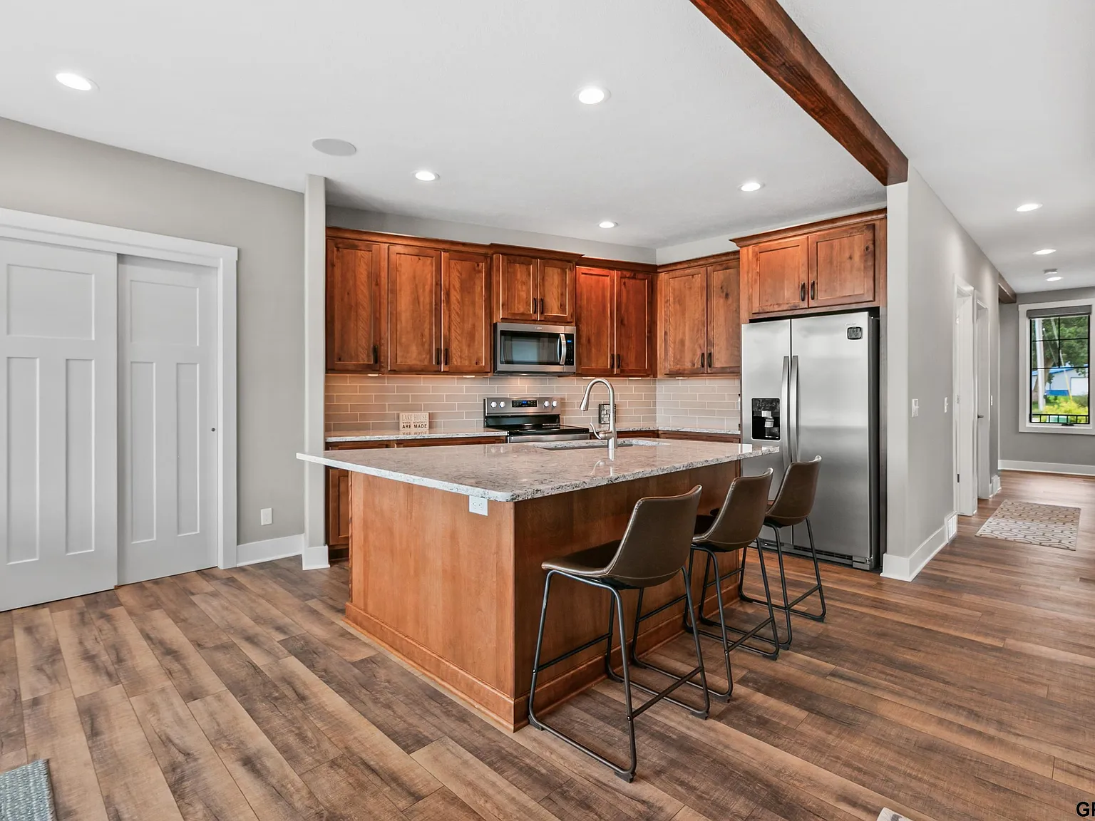 3 bed, 1872 sqft, $2,700 — Photo 4