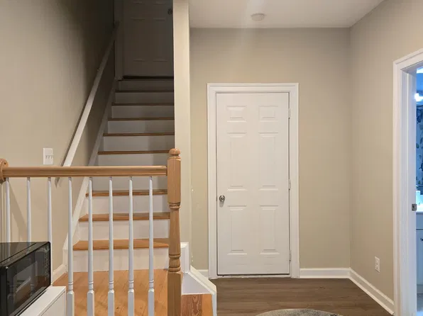 9539 Lagersfield Cir, Vienna, VA 22181