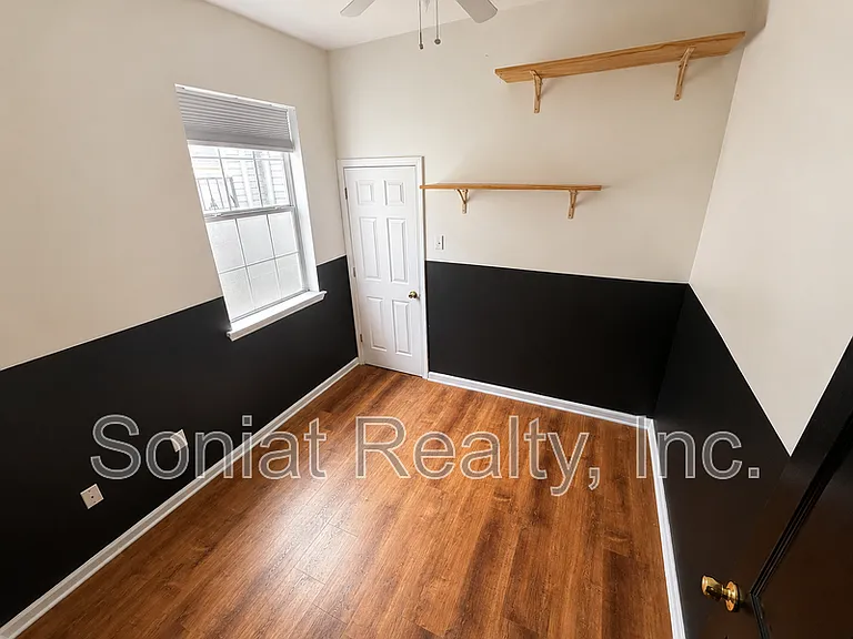 1461 N Robertson St — Photo 12