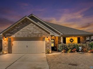 372 Willow Bank Cir, Decatur, AL 35603