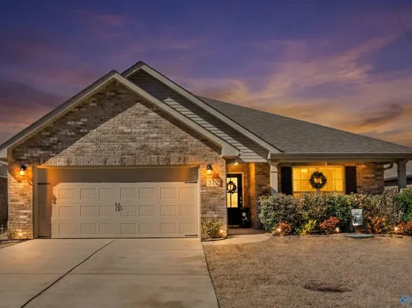 372 Willow Bank Cir, Decatur, AL 35603