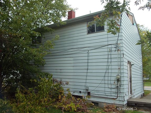 3rd image of 25825 Schoenherr Rd
