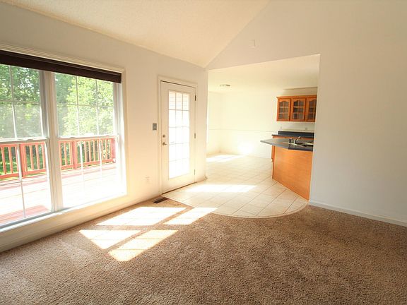 3rd image of 594 Edinburgh Way