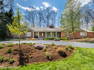 23170 Hickory Hollow Ln, Bingham Farms, MI 48025