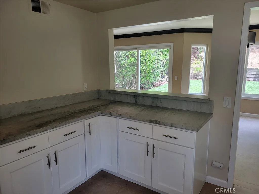 3 bed, 2.5 bath, 1603 sqft, $4,000 — Photo 4