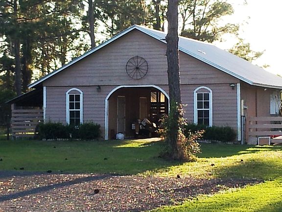 4 stalls w/ feed tack shop 