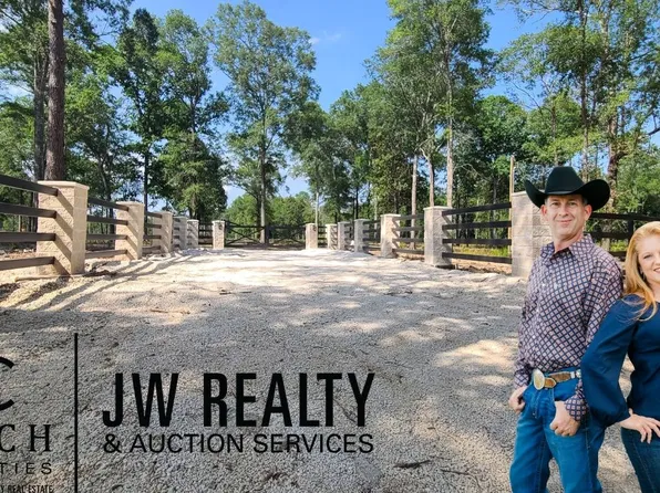 10320 Holland Rd, Kountze, TX 77625