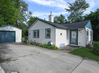 980 Henderson Ave, Waterford, MI 48328