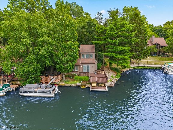 3rd image of 3510 Moonlight Bay Dr NW