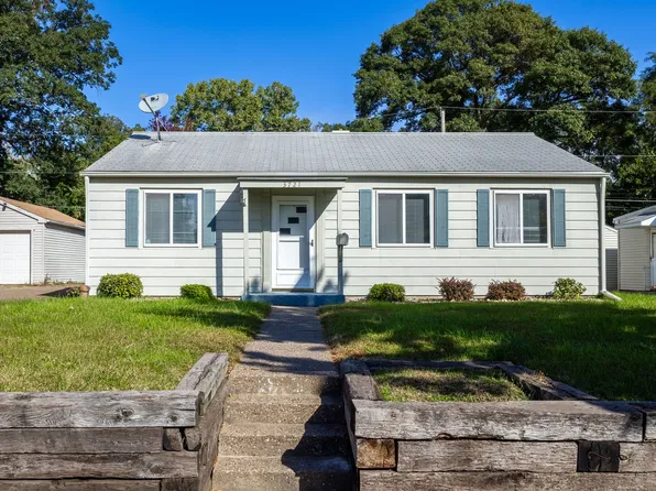 3721 13th Ave, Moline, IL 61265