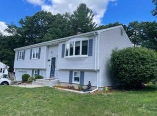 128 Tallyho Dr, Springfield, MA 01118