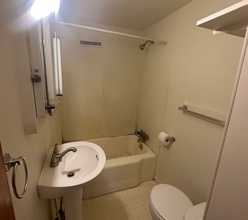 nce513 513 N Center St Grove City, PA Zillow Apartments for Rent