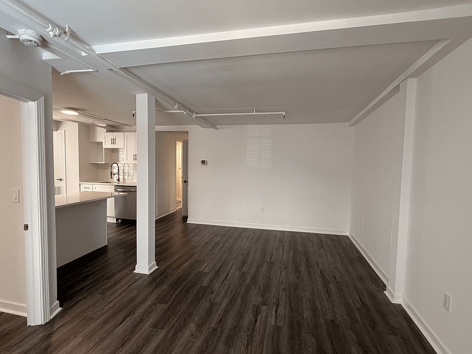 1st image of 126 Dock St Floor 3