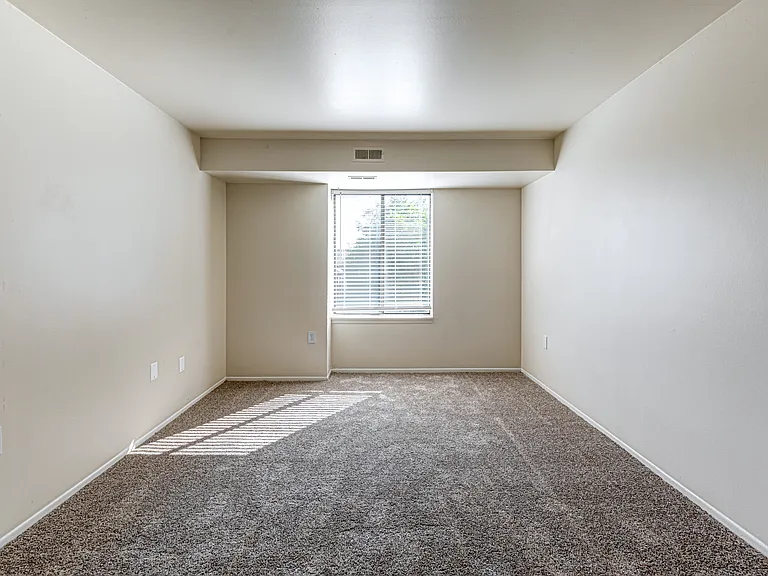 Regency Place Apartments — Photo 44