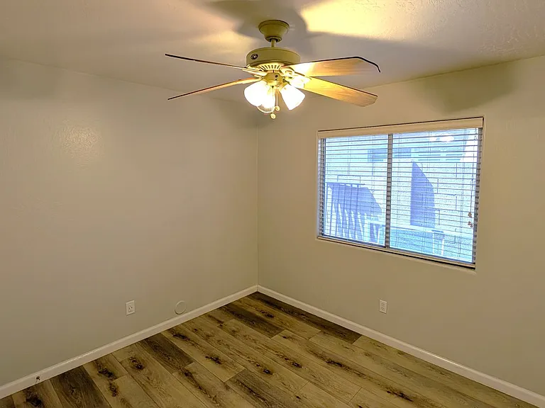 929 N Quail Ln — Photo 25