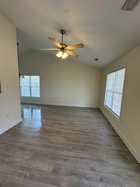3 bed, $1,395 — Photo 2