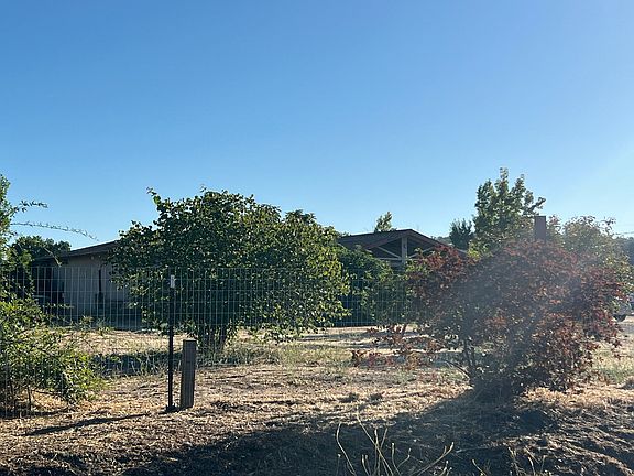 3rd image of 4002 Lucas Ln
