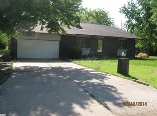 3700 N Lakeview Rd, Hutchinson, KS 67502
