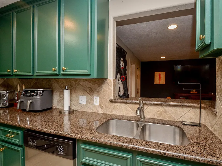 4315 Fernwood Dr — Photo 16